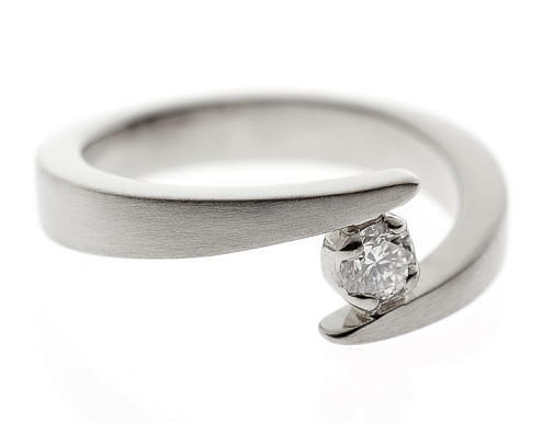 Yhdessä | Valkokulta 750, timantti | Vihkisormus